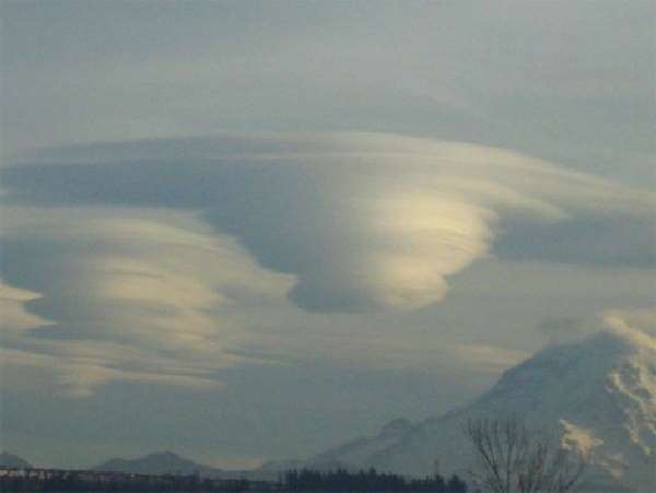 Shangrala's Lenticular Clouds Or UFO