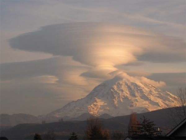 Shangrala's Lenticular Clouds Or UFO