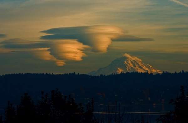 Shangrala's Lenticular Clouds Or UFO