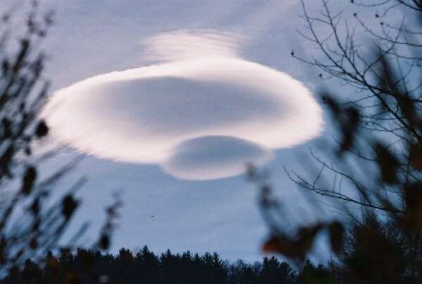 Shangrala's Lenticular Clouds Or UFO