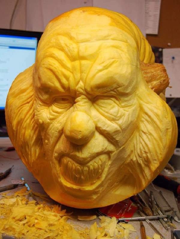 Shangrala's Extreme Pumpkin Art