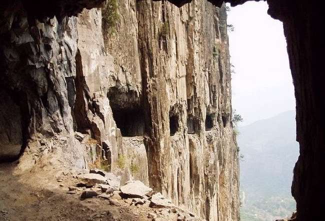 Shangrala's Guoliang Tunnel Road