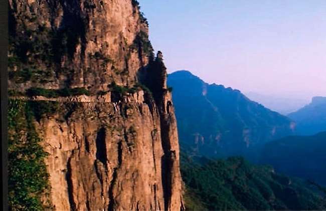 Shangrala's Guoliang Tunnel Road