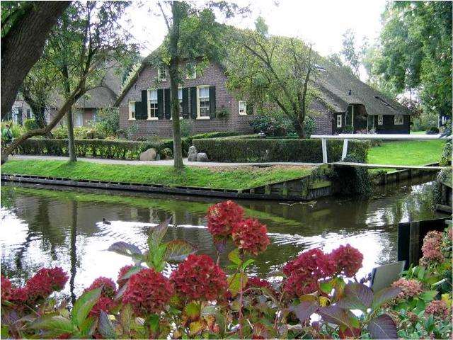 Shangrala's Giethoorn - The Venice Of Holland