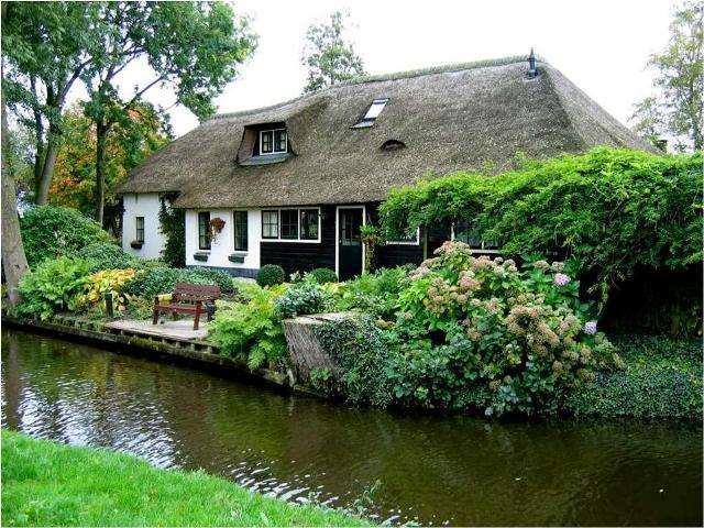 Shangrala's Giethoorn - The Venice Of Holland