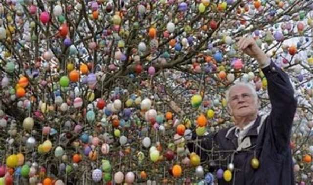 Shangrala's Volker's Easter Tree