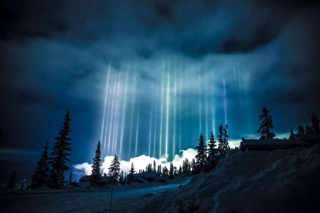 Shangrala's Amazing Light Pillars