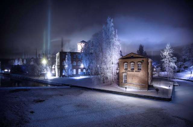 Shangrala's Amazing Light Pillars