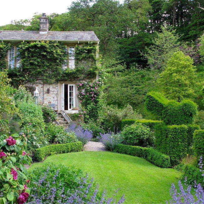 Shangrala's Gresgarth Hall Gardens